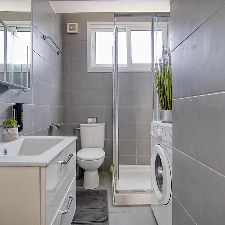 Olympic Lagoon 1 Bed Apartment *